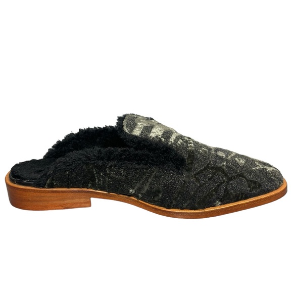 ⚡️SOLD⚡️Free People Shoes Mules Gray Black Faux Fur Velvet Flat Loafer Size 40 - Picture 3 of 16